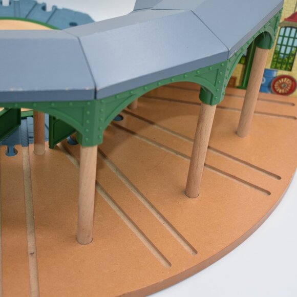 Roundhouse Tidmouth Shed w/5 Stalls Wooden Railway Thomas & Friends Train Engine - Picture 14 of 14